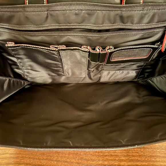 Lodi’s Italian leather Breifcase - Picture 6 of 6